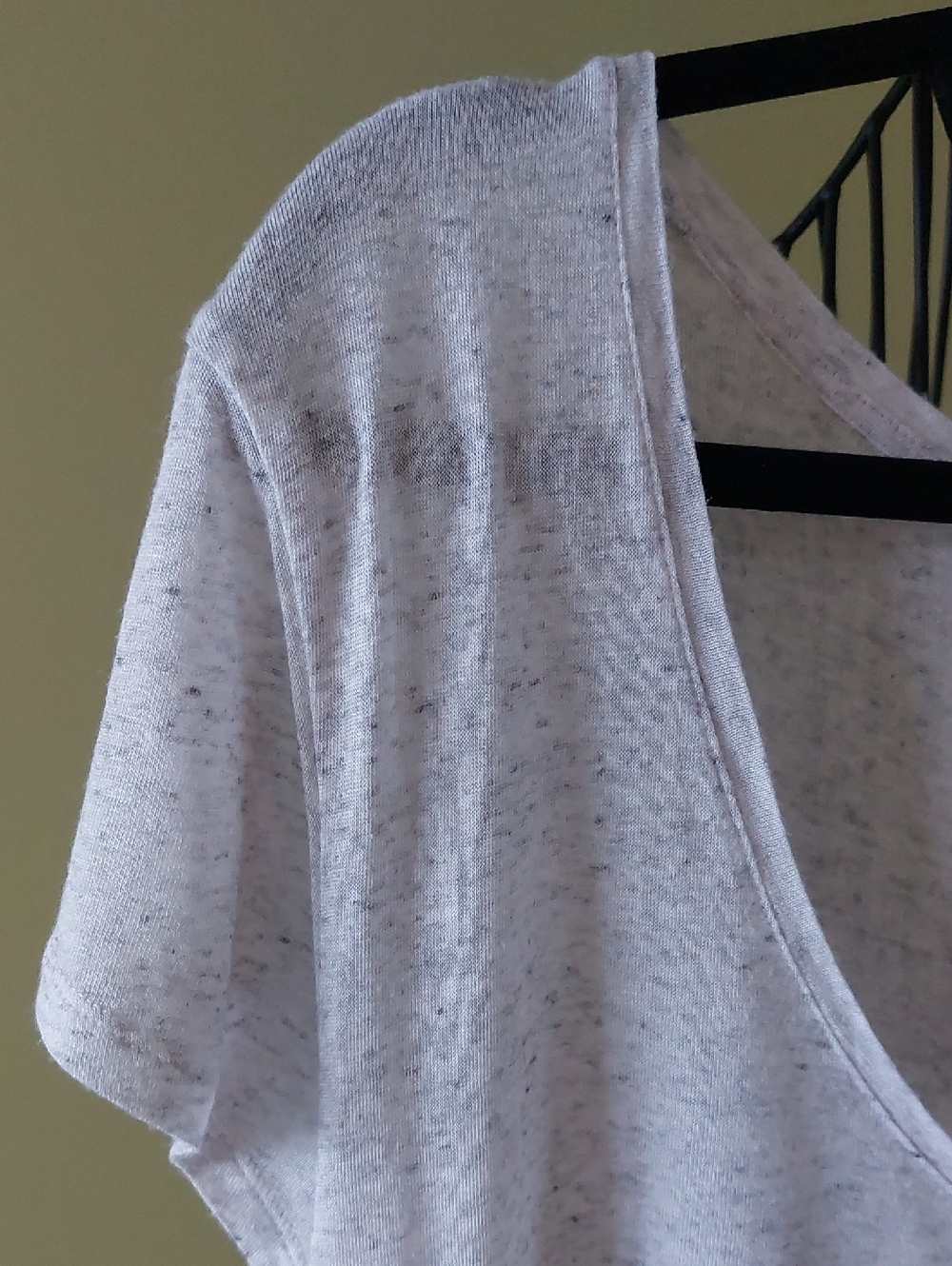 Lou & Grey Heathered Light Gray V-Neck top